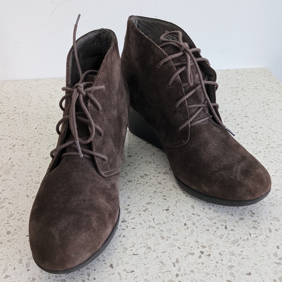 Clarks suede booties - Picture 1 of 9
